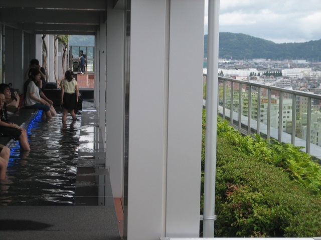 ミナカ小田原展望足湯庭園.jpg